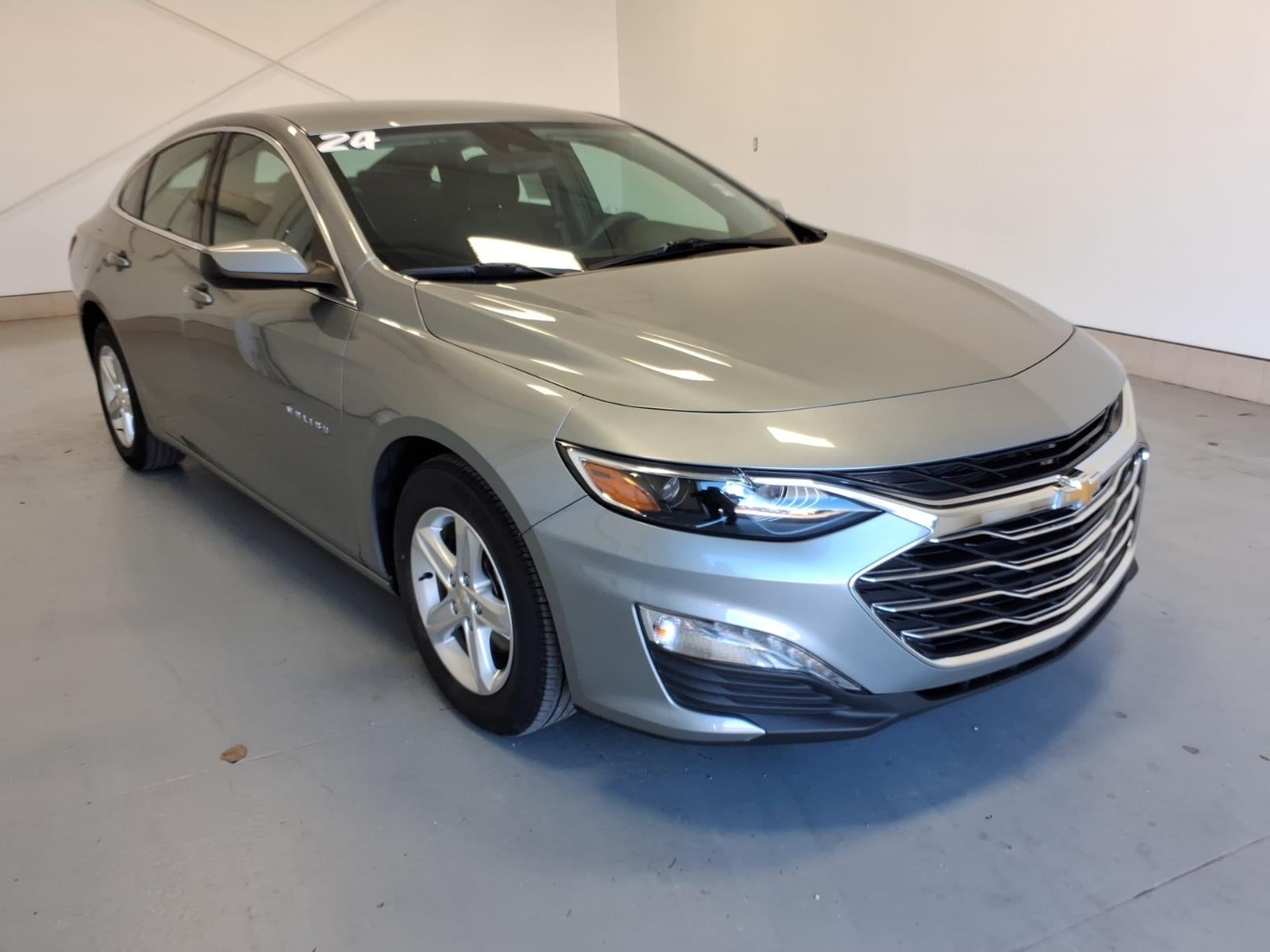 2024 Chevrolet Malibu LT w/1LT in Gray — front three-quarter view