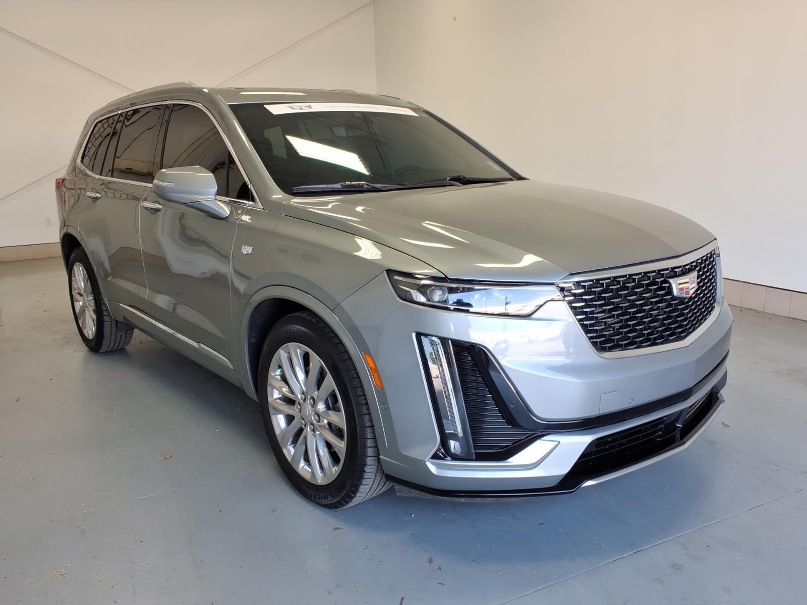 2024 Cadillac XT6 Premium Luxury in Argent Silver Metallic (Gxd) — front three-quarter view