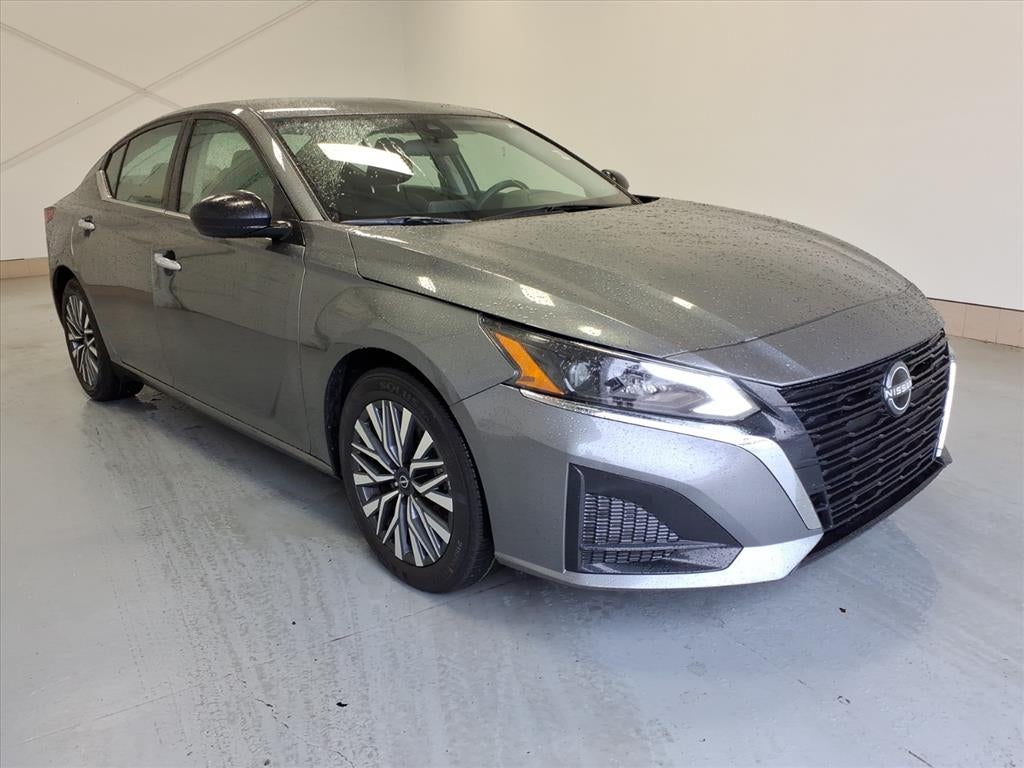 2024 Nissan Altima 2.5 SV in Gun Metallic Kad — front three-quarter view