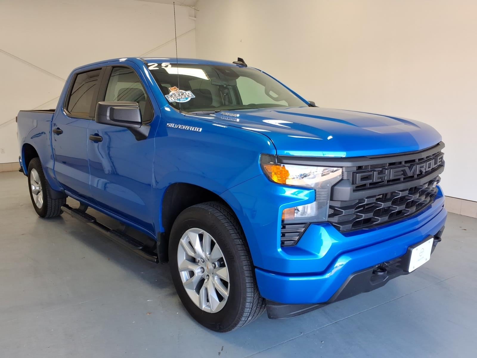 2025 Chevrolet Silverado 1500 Custom in Riptide Blue Metallic (Gjv) — front three-quarter view
