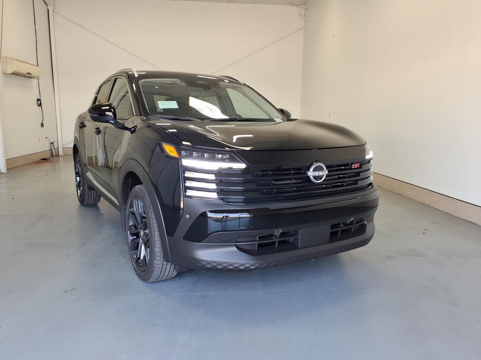 2026 Nissan Kicks SR in Super Black Kh3 — front three-quarter view