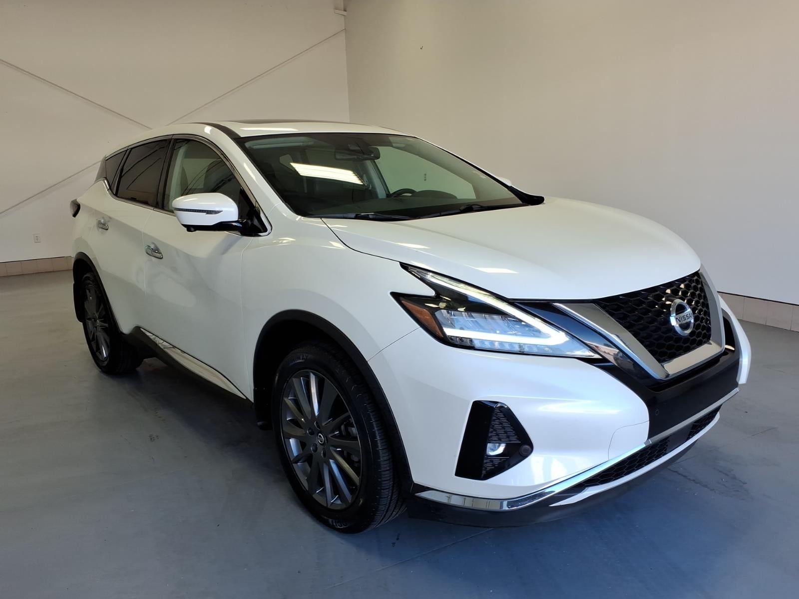 2021 Nissan Murano SV in Pearl White Tricoat (Qab) — front three-quarter view