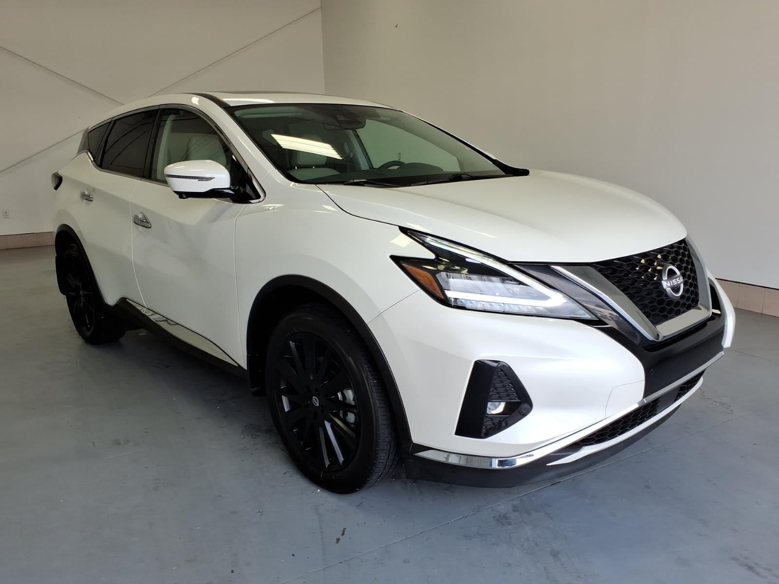 2024 Nissan Murano SL in Pearl White Tricoat (Qab) — front three-quarter view