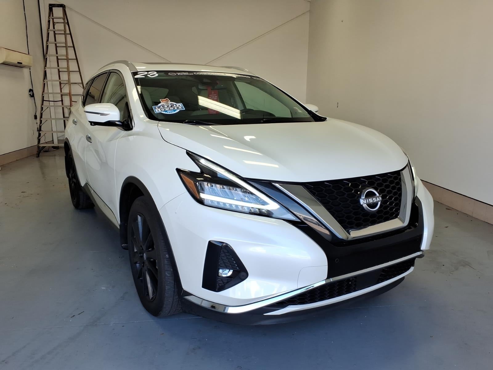 2023 Nissan Murano Platinum in Pearl White Tricoat (Qab) — front three-quarter view