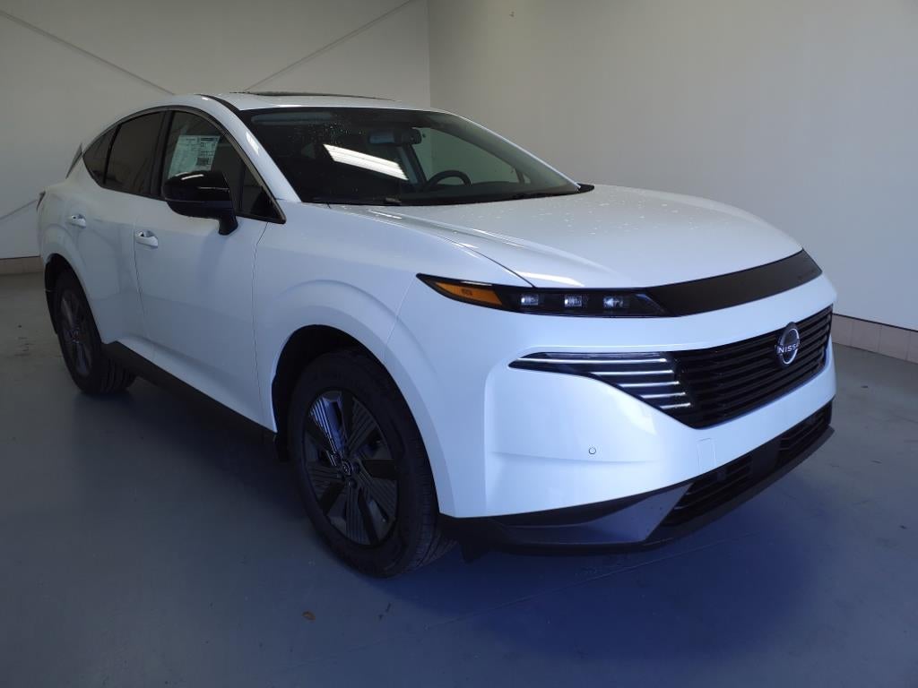 2025 Nissan Murano SL in Everest White — front three-quarter view
