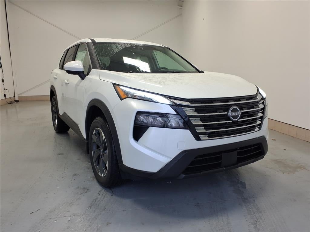2026 Nissan Rogue SV in Everest White Pearl Tricoat Qbe — front three-quarter view