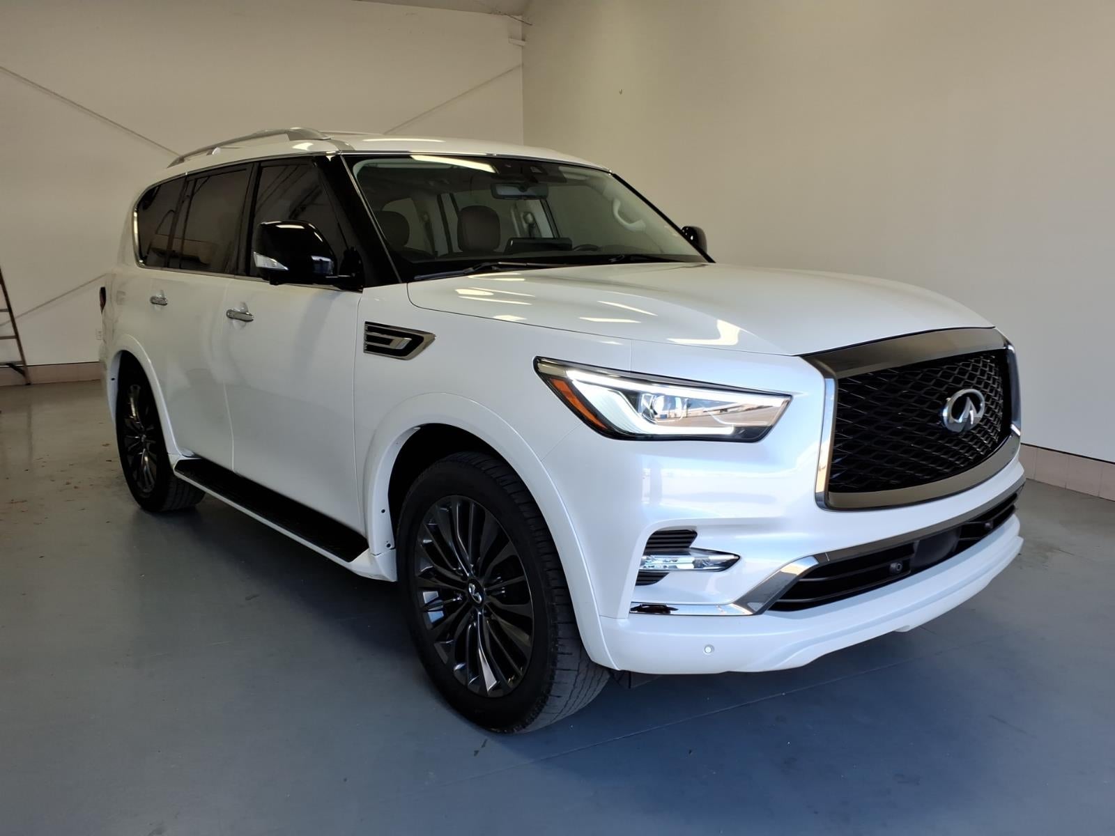 2024 INFINITI QX80 Premium Select in Moonstone White (Qac) — front three-quarter view